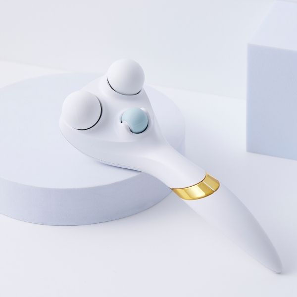 村木式整筋メソッドを 詰め込んだ美顔器で 心地良くホームケア！ アメージングローラー